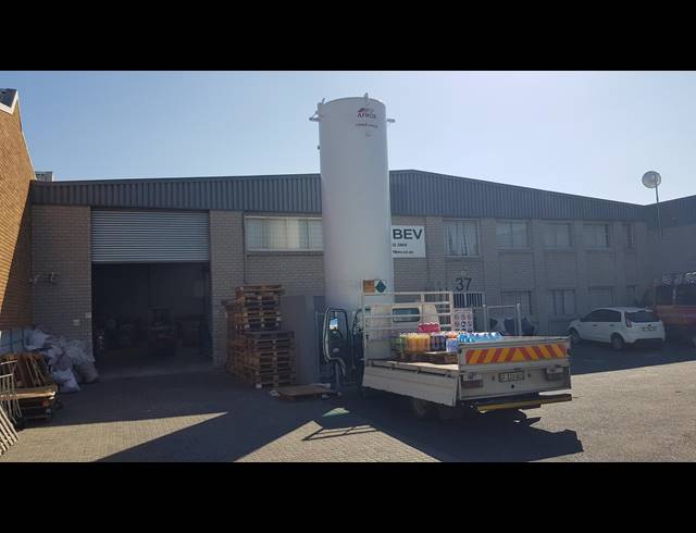 1,138M² FACTORY TO LET IN EVERITE INDUSTRIA